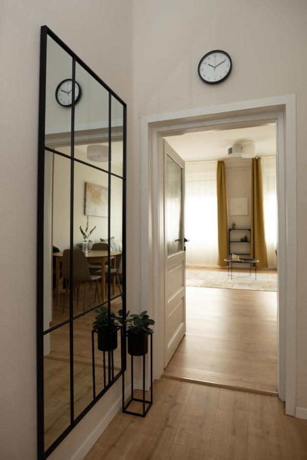 Square 2 Apartment Debrecen Ngoại thất bức ảnh